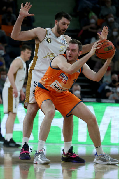 利物浦得以 利物浦得以