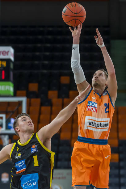 卡精准的战 卡精准的战